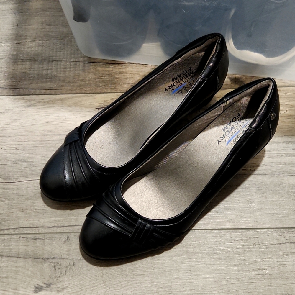 Life Stride Black Wedge Pumps